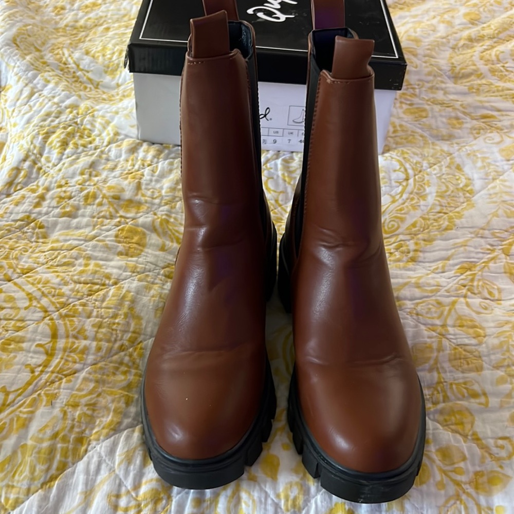 Lug Boots
